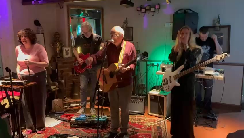 Corasandel playing a live set.